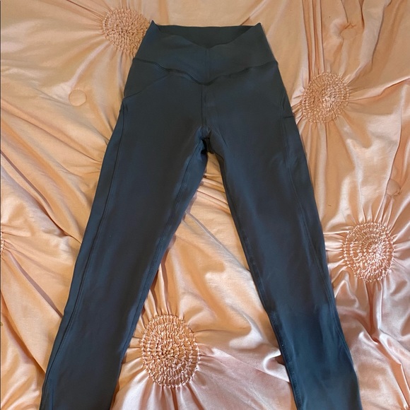 For the peach leggings, good condition only worn 3 times - Picture 2 of 5